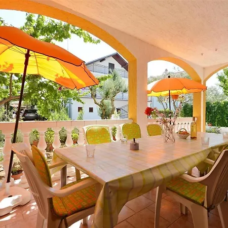 Apartman With Parking Space - 22557 *