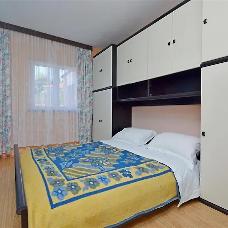 Apartman With Parking Space - 22557 Vodice