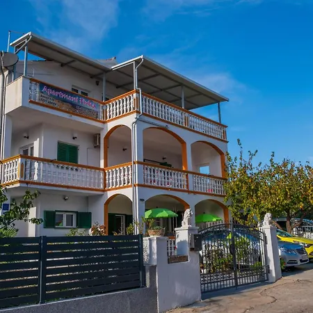 Apartman With Parking Space - 22557 *